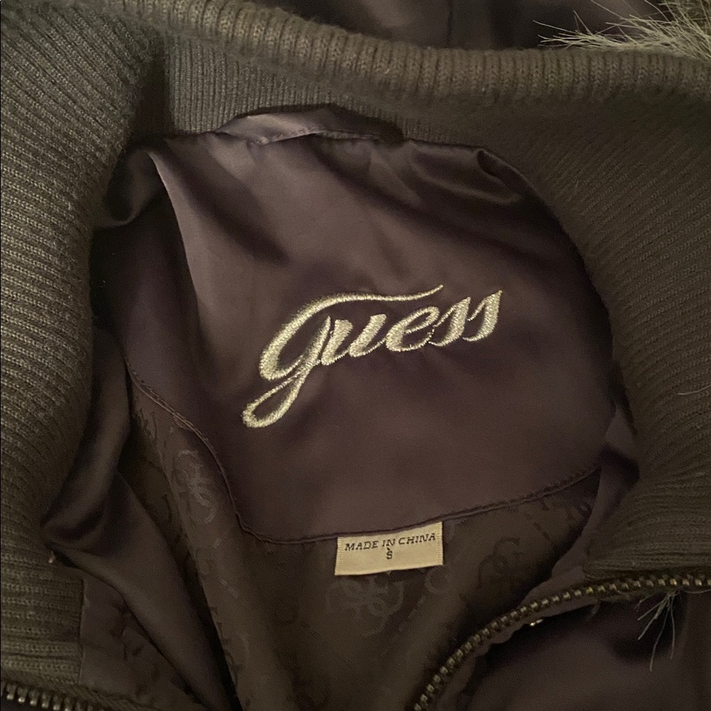 Guess hooded coat perfect condition! Size small 40% feathers - Picture 9 of 13